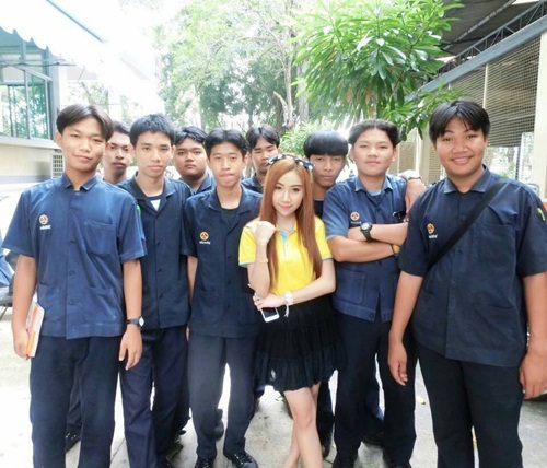 จากเด็กล้างจาน/ครูสอนเด็กช่างกล สู่พริตตี้ดีกรีเงินล้าน  ‘ปลาทู รุ่งนภา’