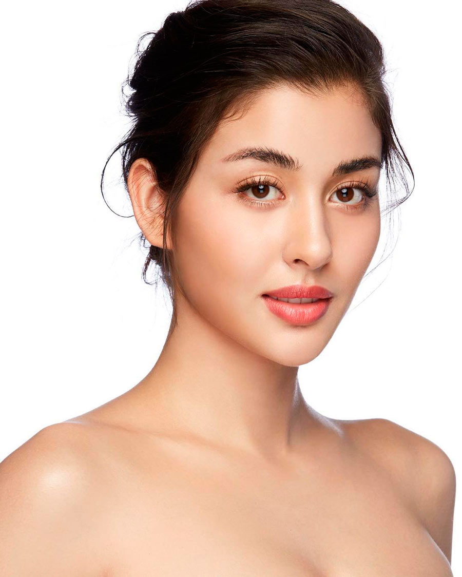 สวย เซ็กซี่จริง! ‘เฮเลน่า บุช’ หวานใจ ‘ชาริล ชัปปุยส์’
