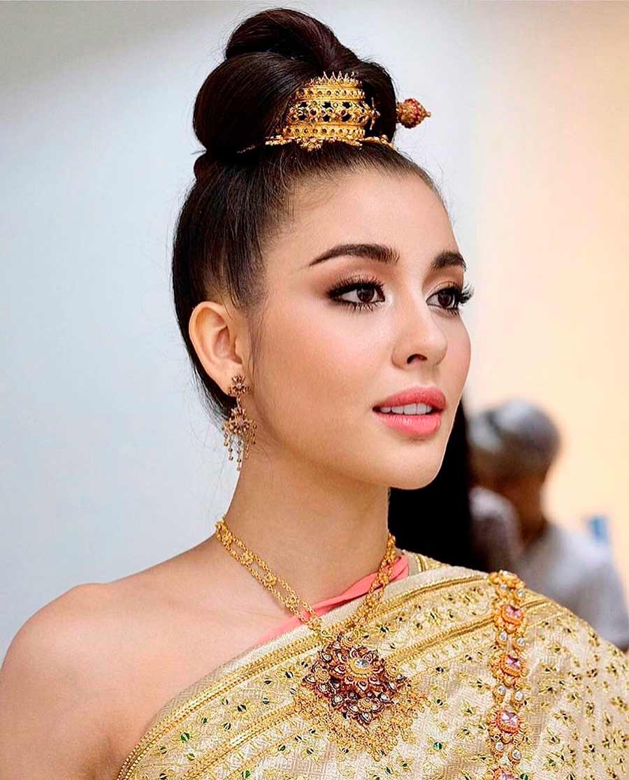 สวย เซ็กซี่จริง! ‘เฮเลน่า บุช’ หวานใจ ‘ชาริล ชัปปุยส์’