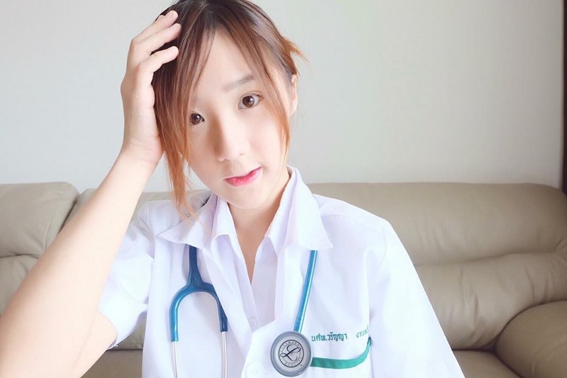 ‘ลิลลี่ วรัญญา’ ว่าที่คุณหมอสุดน่ารัก ที่หนุ่มๆ เห็นแล้วอยากบริจาคดวงใจ?