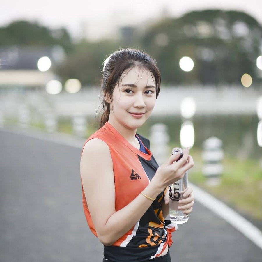 ความน่ารักเกินค่ามาตรฐาน! พยาบาลสาวนักวิ่งคนสวย ‘น้องปอย น้ำล้อม’