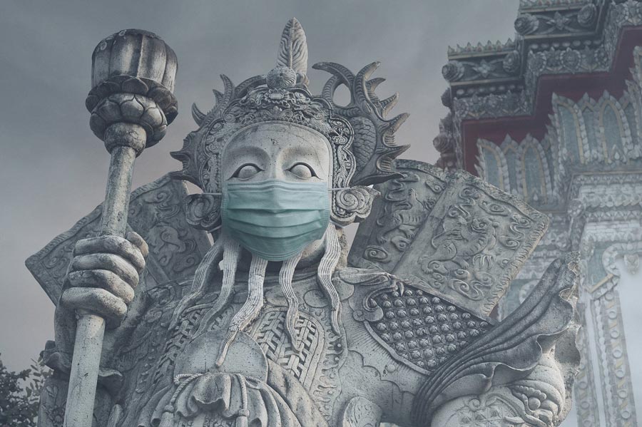 “โยมทำเนียนไปนะ” จบดราม่า ภาพรูปปั้นยักษ์สวมหน้ากาก แท้รีทัชซะเหมือนจนเข้าใจผิด!