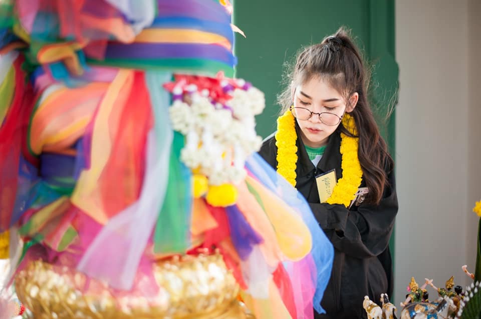 แกนวาร์ปร้อนฉ่า! ซี๊ดคูหาสั่น เมื่อนางแบบเซ็กซี่สาวก้าวสู่ว่าที่ ส.ส.  ‘พลอยไพลิน รัตนเสถียร’