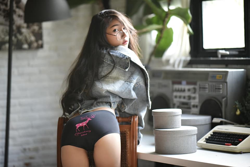 แกนวาร์ปร้อนฉ่า! ซี๊ดคูหาสั่น เมื่อนางแบบเซ็กซี่สาวก้าวสู่ว่าที่ ส.ส.  ‘พลอยไพลิน รัตนเสถียร’