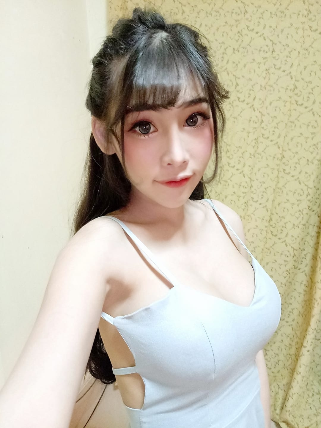 แกนวาร์ปร้อนฉ่า! ซี๊ดคูหาสั่น เมื่อนางแบบเซ็กซี่สาวก้าวสู่ว่าที่ ส.ส.  ‘พลอยไพลิน รัตนเสถียร’