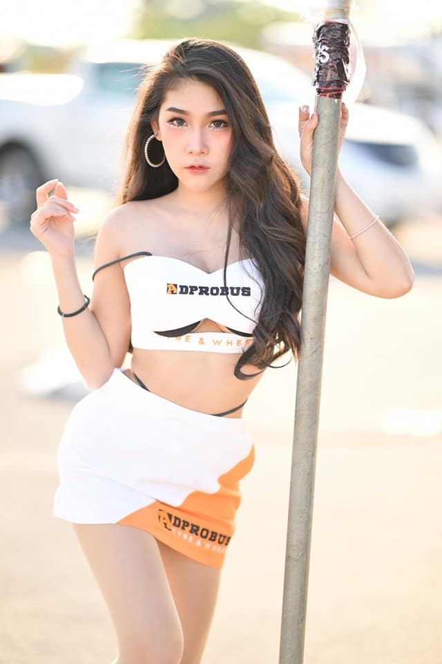 แกนวาร์ปร้อนฉ่า! ซี๊ดคูหาสั่น เมื่อนางแบบเซ็กซี่สาวก้าวสู่ว่าที่ ส.ส.  ‘พลอยไพลิน รัตนเสถียร’