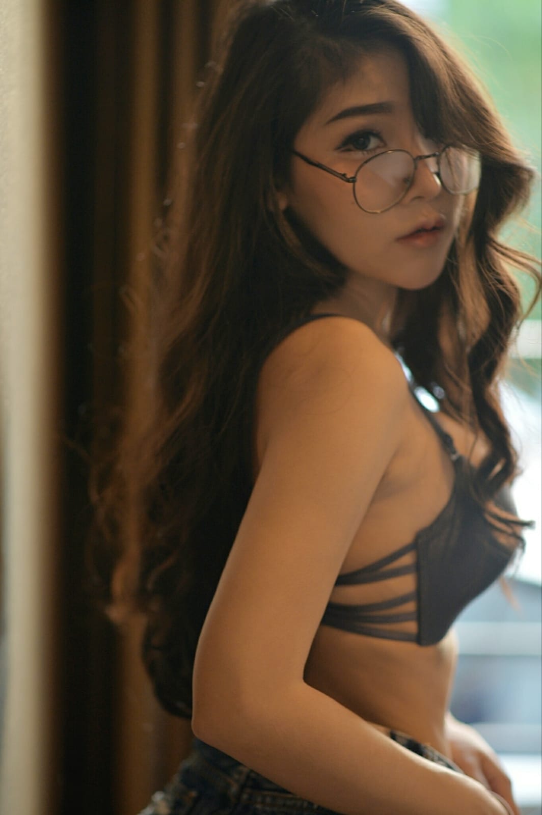 แกนวาร์ปร้อนฉ่า! ซี๊ดคูหาสั่น เมื่อนางแบบเซ็กซี่สาวก้าวสู่ว่าที่ ส.ส.  ‘พลอยไพลิน รัตนเสถียร’