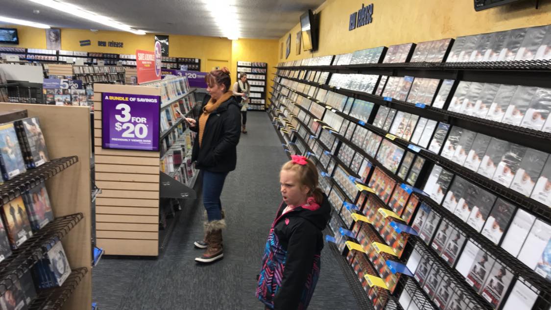 เฮ้ย! รอดได้ไง ร้านเช่าวิดีโอ ‘Blockbuster’ แห่งสุดท้ายของมนุษย์โลก!!