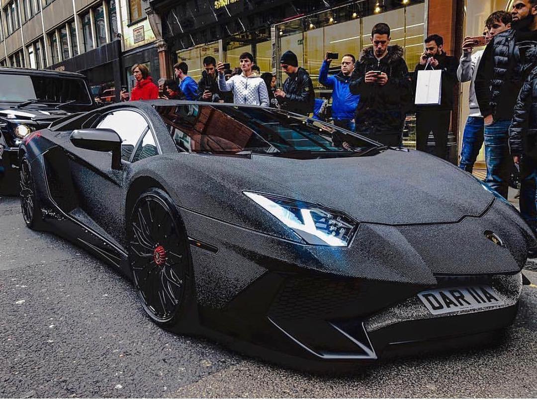 ไม่ใช่แค่รวย! สาวรัสเซียแต่ง Lamborghini Superveloce ด้วยคริสตัล 2 ล้านเม็ด!!