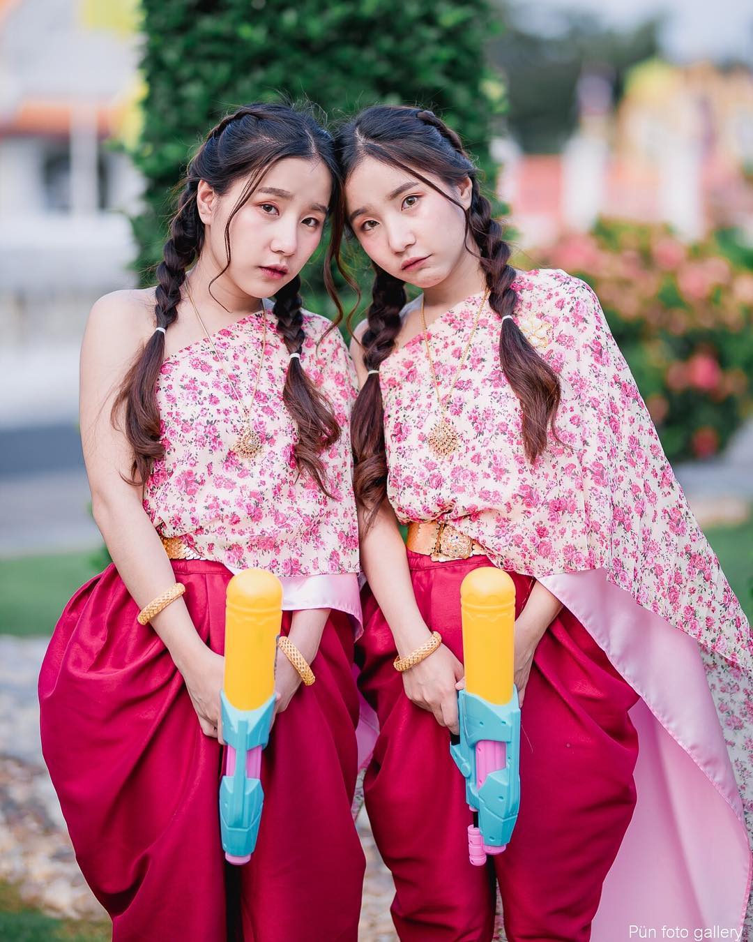 ป่วยในทันที! เมื่อเห็นคู่แฝดพยาบาลบาลน่ารักขนาดนี้