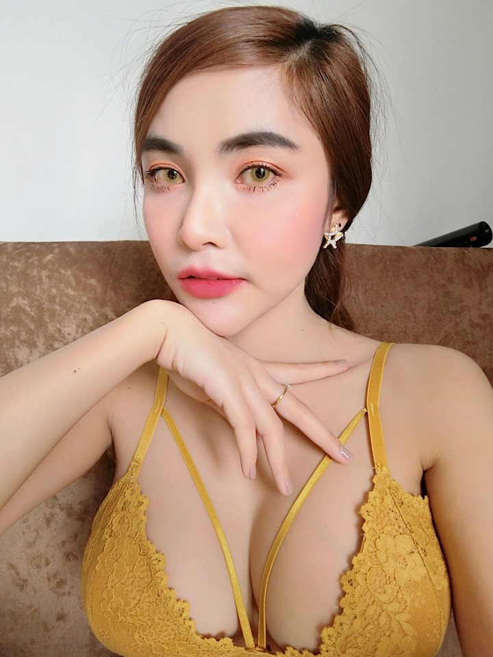 เหมาะ ไม่เหมาะ? สาวแต่งคอสเพลย์คล้ายชุดข้าราชการครู วาบหวิวจัดปาร์ตี้วันเกิด
