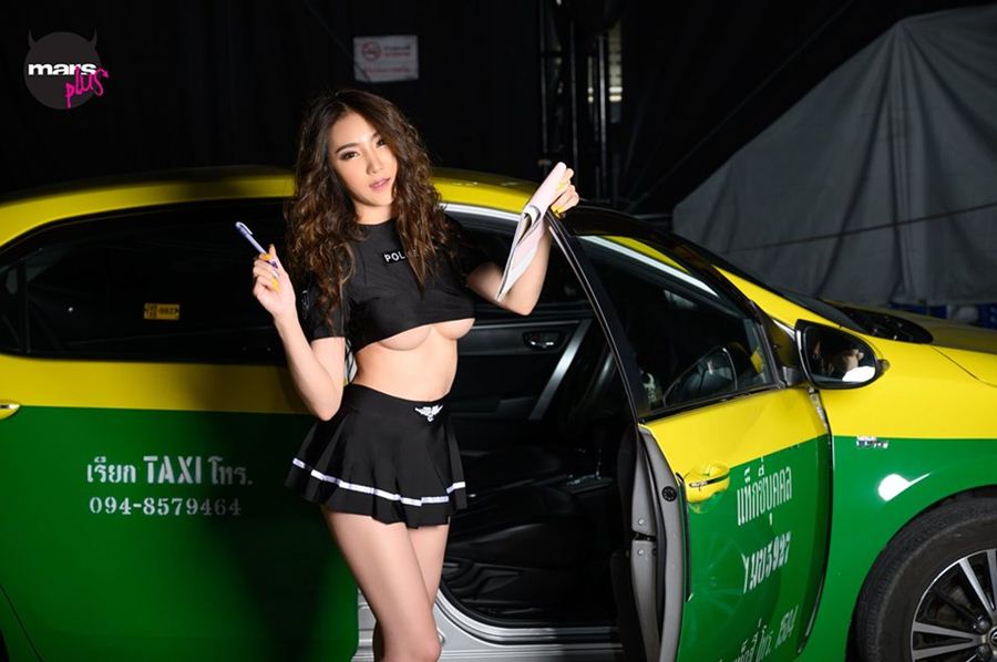 ตามไปดูเบื้องหลังแฟชั่นร้อนรับฝนแรกจาก mars plus  'พลอย-พลอยระวี จันทรา'
