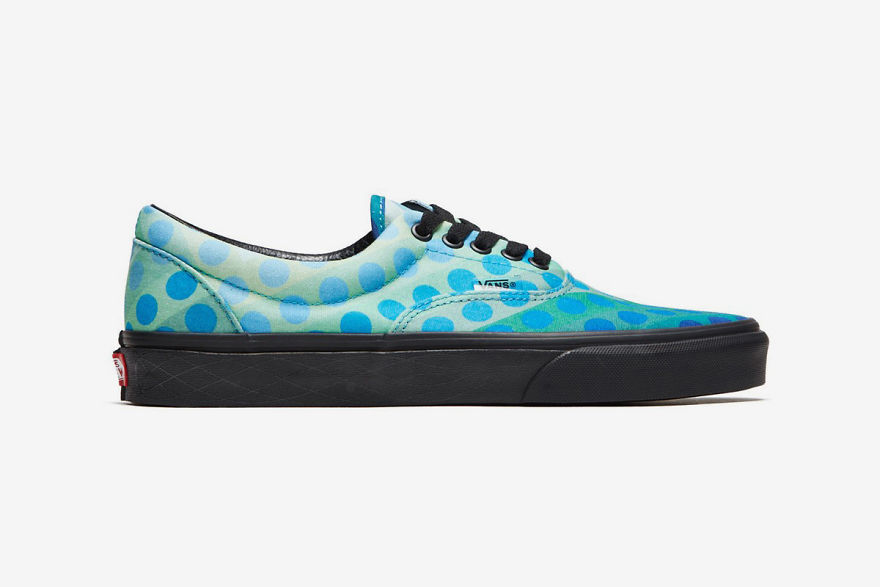 เมื่อ Vans ร้อยเรียงบทกวีของ David Bowie ให้กลายมาเป็นรองเท้าที่น่าสะสม
