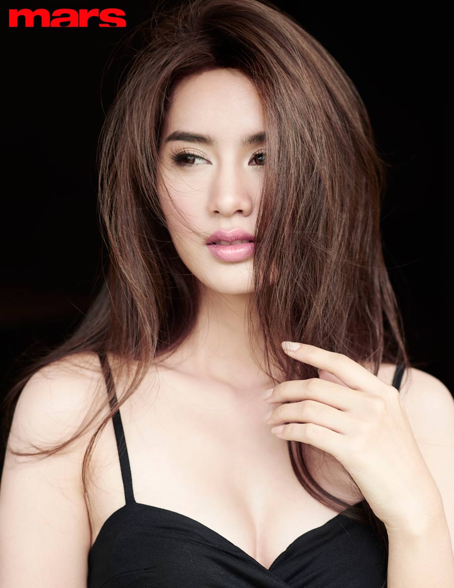 เปรี้ยวจี๊ด! แฟชั่นเซ็กซี่ ‘มะนาว ศรศิลป์’ ดาราสาวผู้ถูกลือ ‘เป็นมือที่สาม’