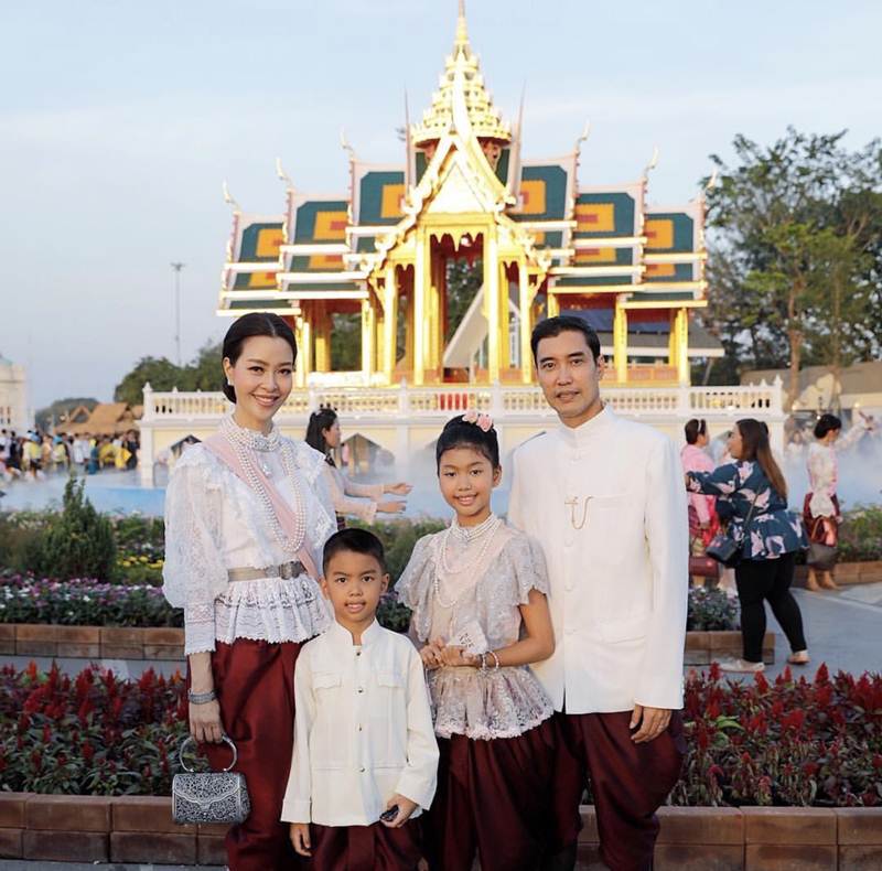 ม.ล. อรดิศ สนิทวงศ์ และวัฒนวงษ์ สนิทวงศ์ ณ อยุธยา และลูกรักทั้ง2