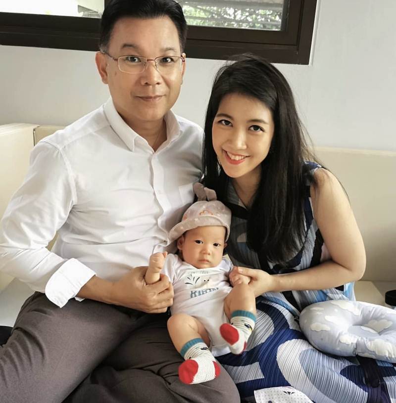 ม.ล. กรกสิวัฒน์ เกษมศรี และม.ล. สมรดา ชุมพล และลูกชาย
