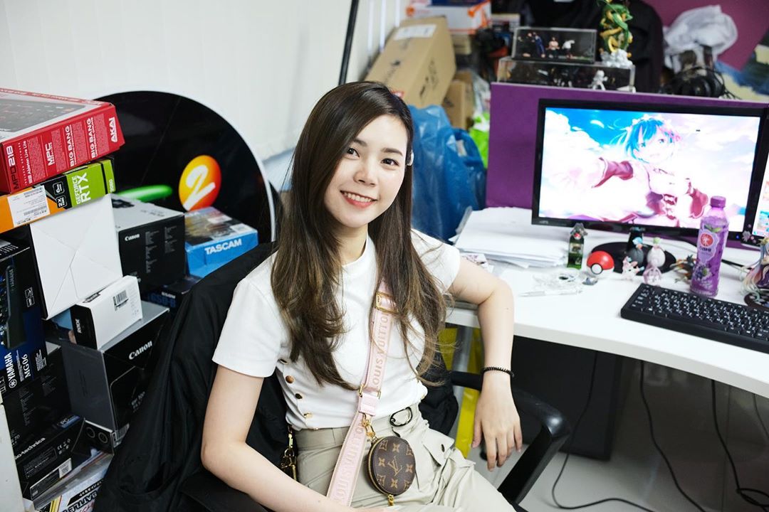 ที่ 1 นักแคสเกมไทย ‘แป้ง นัยรัตน์’ จากทุนหลักร้อย สู่ยูทูบเบอร์ กำไรปีละล้าน!!