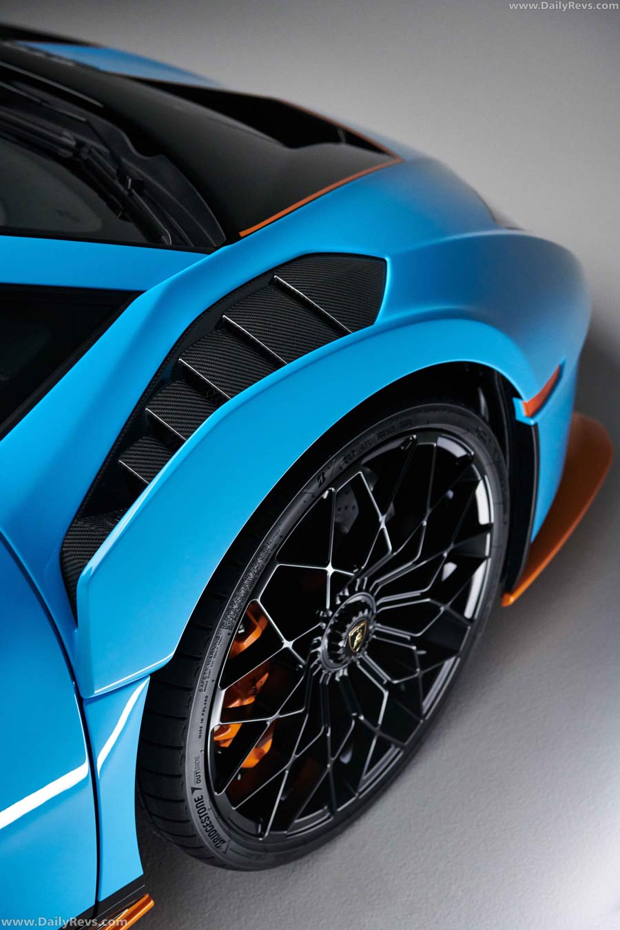 Lamborghini Huracan STO ซูเปอร์สปอร์ตคาร์ จากแชมป์สนามแข่ง DAYTONA สู่ท้องถนน