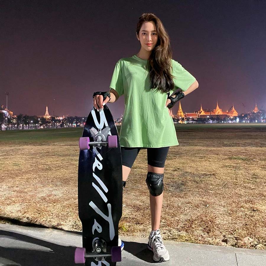 สาวๆ กับ Surf Skate ไลฟ์สไตล์ของคนคูลๆ พ.ศ. นี้นิยมเล่นกัน