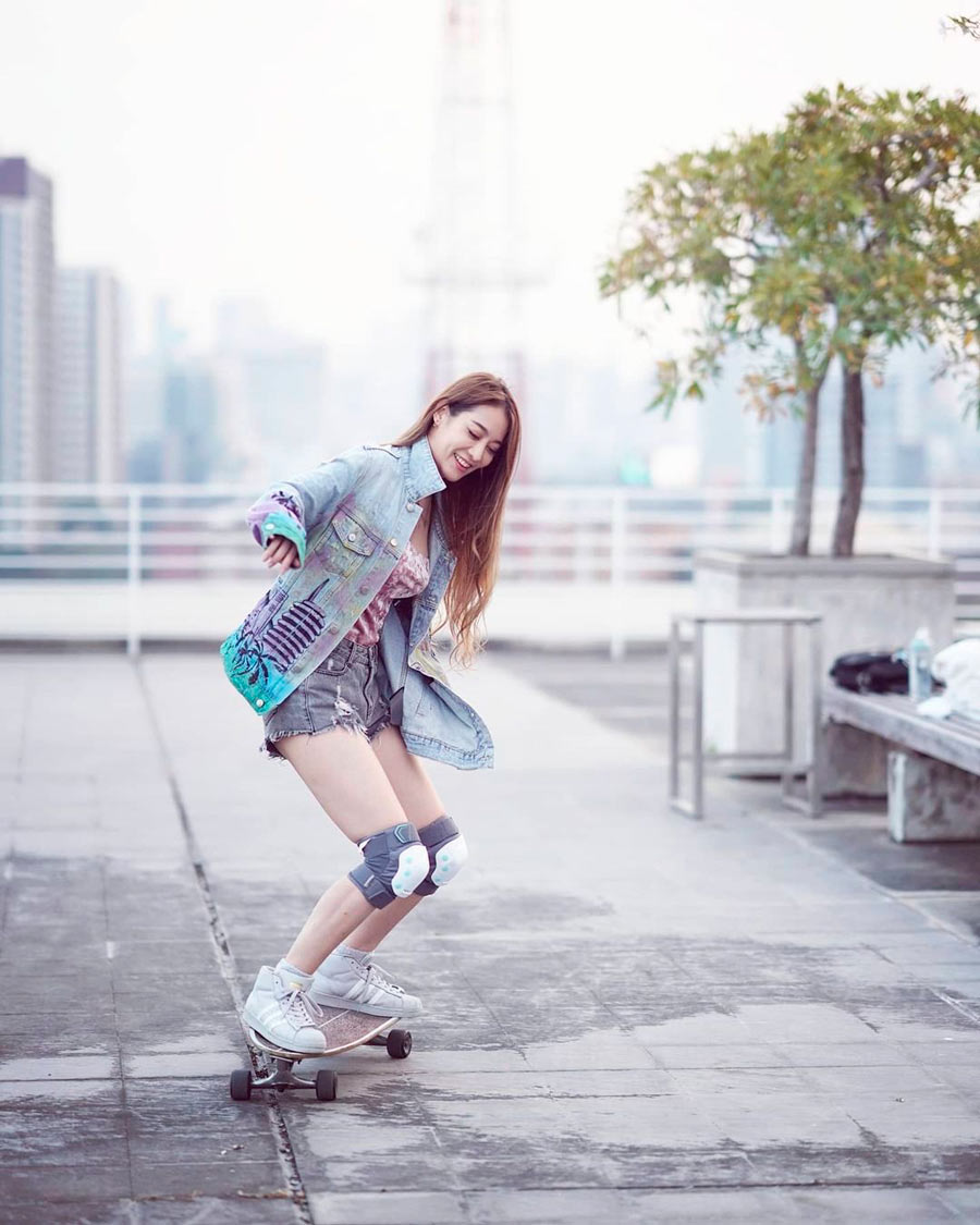 สาวๆ กับ Surf Skate ไลฟ์สไตล์ของคนคูลๆ พ.ศ. นี้นิยมเล่นกัน
