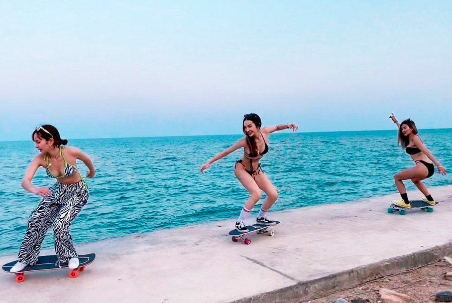 สาวๆ กับ Surf Skate ไลฟ์สไตล์ของคนคูลๆ พ.ศ. นี้นิยมเล่นกัน