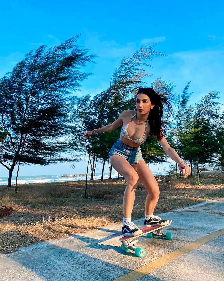 สาวๆ กับ Surf Skate ไลฟ์สไตล์ของคนคูลๆ พ.ศ. นี้นิยมเล่นกัน