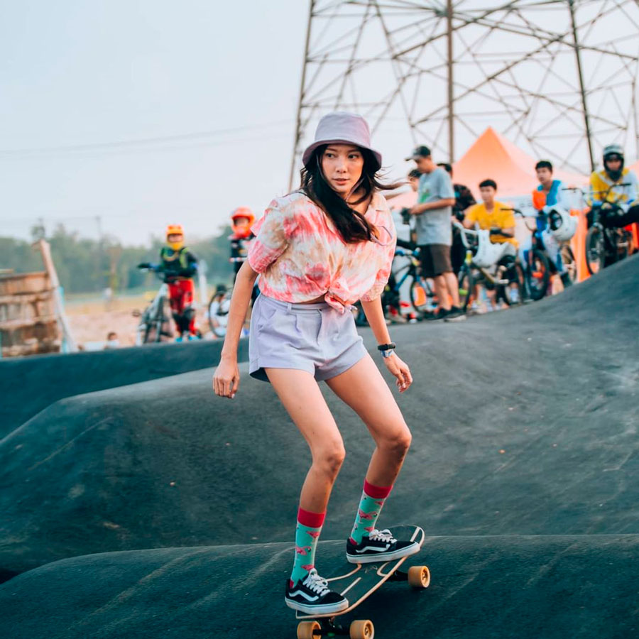 สาวๆ กับ Surf Skate ไลฟ์สไตล์ของคนคูลๆ พ.ศ. นี้นิยมเล่นกัน