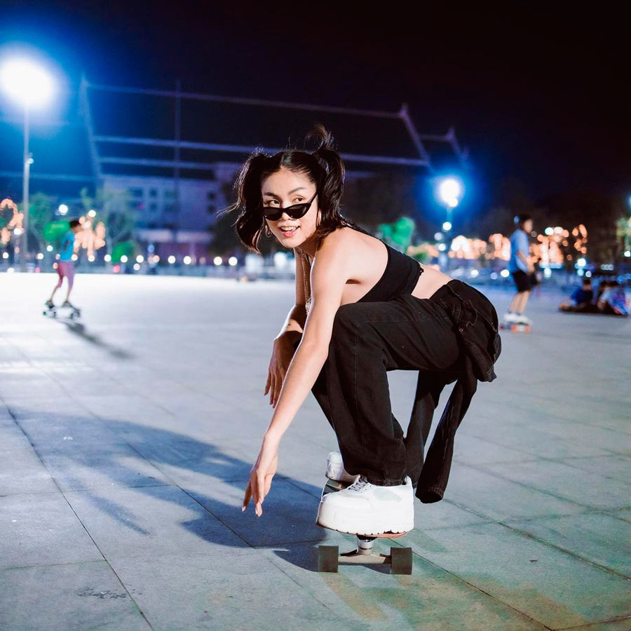 สาวๆ กับ Surf Skate ไลฟ์สไตล์ของคนคูลๆ พ.ศ. นี้นิยมเล่นกัน