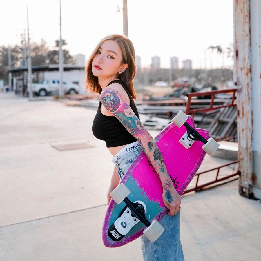 สาวๆ กับ Surf Skate ไลฟ์สไตล์ของคนคูลๆ พ.ศ. นี้นิยมเล่นกัน
