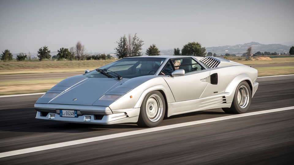 The Countach LPI 800-4 ตำนานที่รุ่งเรืองในปัจจุบัน