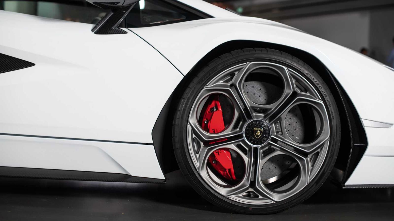 The Countach LPI 800-4 ตำนานที่รุ่งเรืองในปัจจุบัน