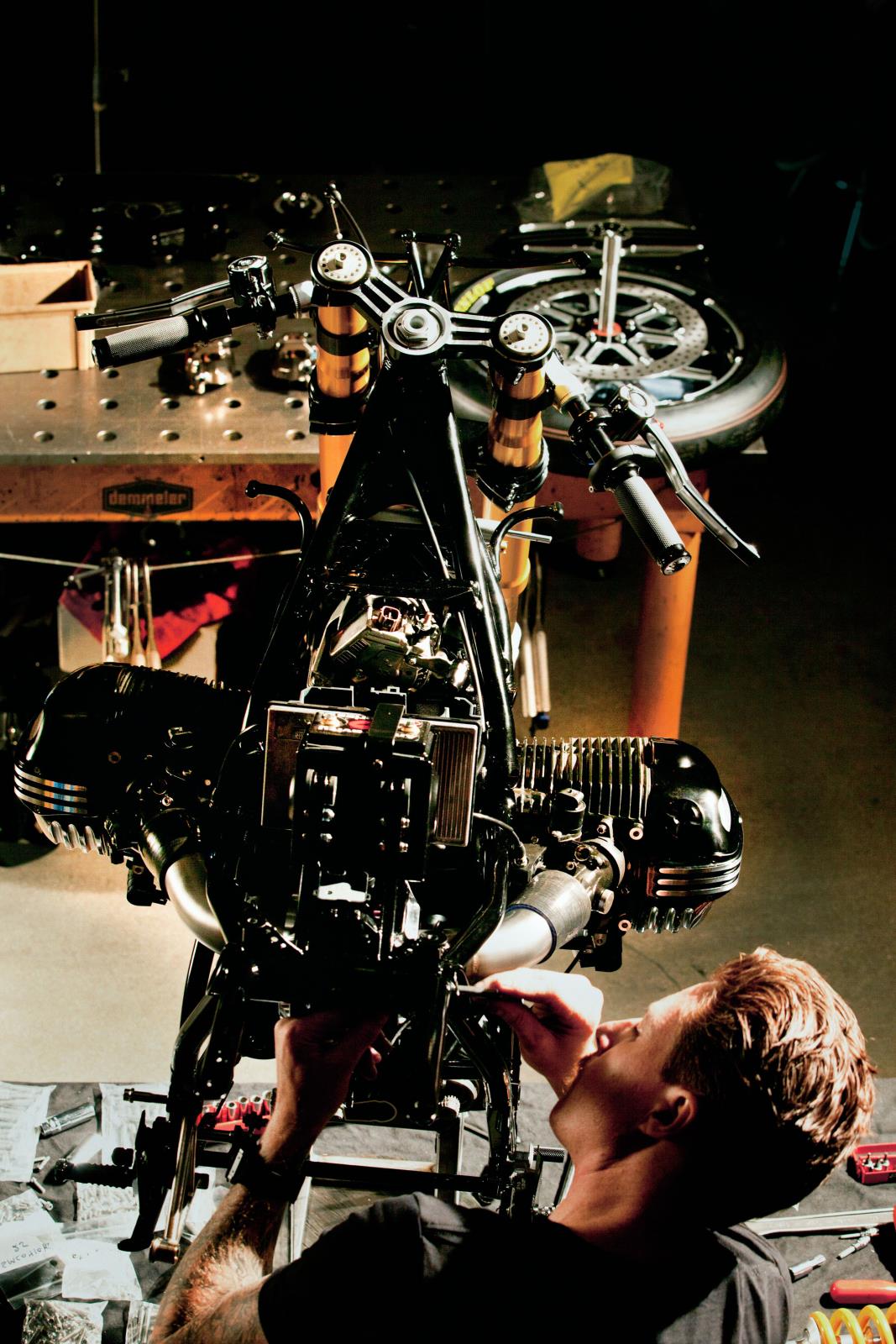 หล่อแรงสะใจไปกับ BMW Concept Ninety และ BMW R nineT ที่สายคัสตอมไม่ควรพลาด