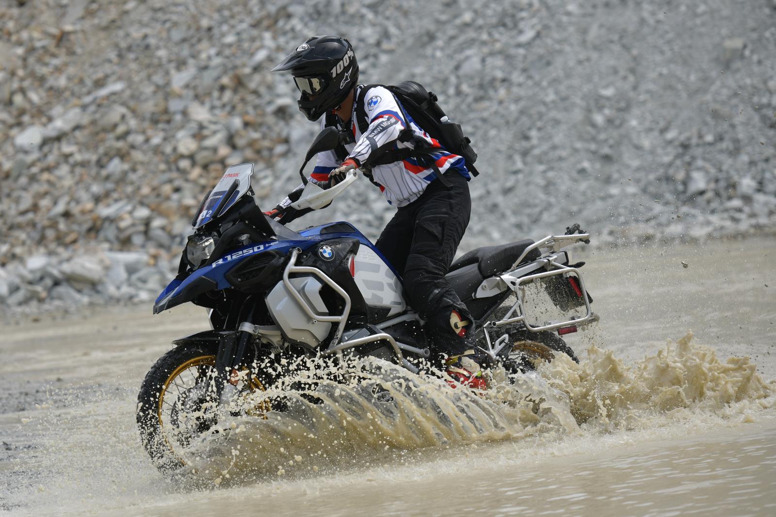 “Rider Training” ฝึกสกิลการขี่มอเตอร์ไซค์ปลอดภัยสไตล์ BMW  กับเทรนนิ่งมืออาชีพ