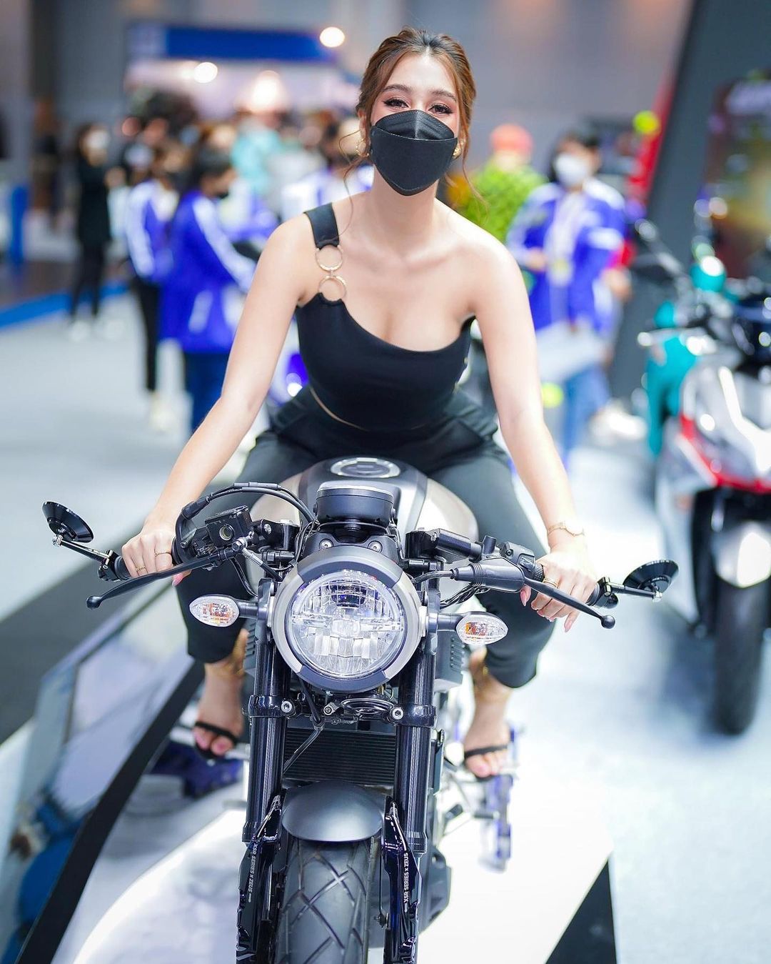 เก็บตก...ซูมกันชัดๆกับพริตตี้ยุค New Normal ในงาน MOTOR EXPO 2021