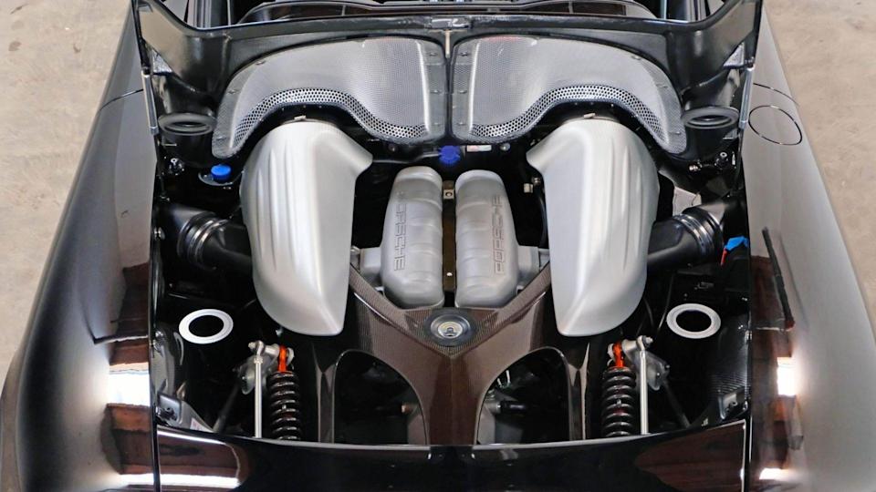 2004 Porsche Carrera GT สุดคลาสสิคของโลก คันที่ 154 จาก 1,270 สัมผัสพื้นเพียง 27 ไมล์ราคา 3.5 ล้านเหรียญ