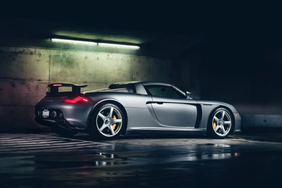 2004 Porsche Carrera GT สุดคลาสสิคของโลก คันที่ 154 จาก 1,270 สัมผัสพื้นเพียง 27 ไมล์ราคา 3.5 ล้านเหรียญ