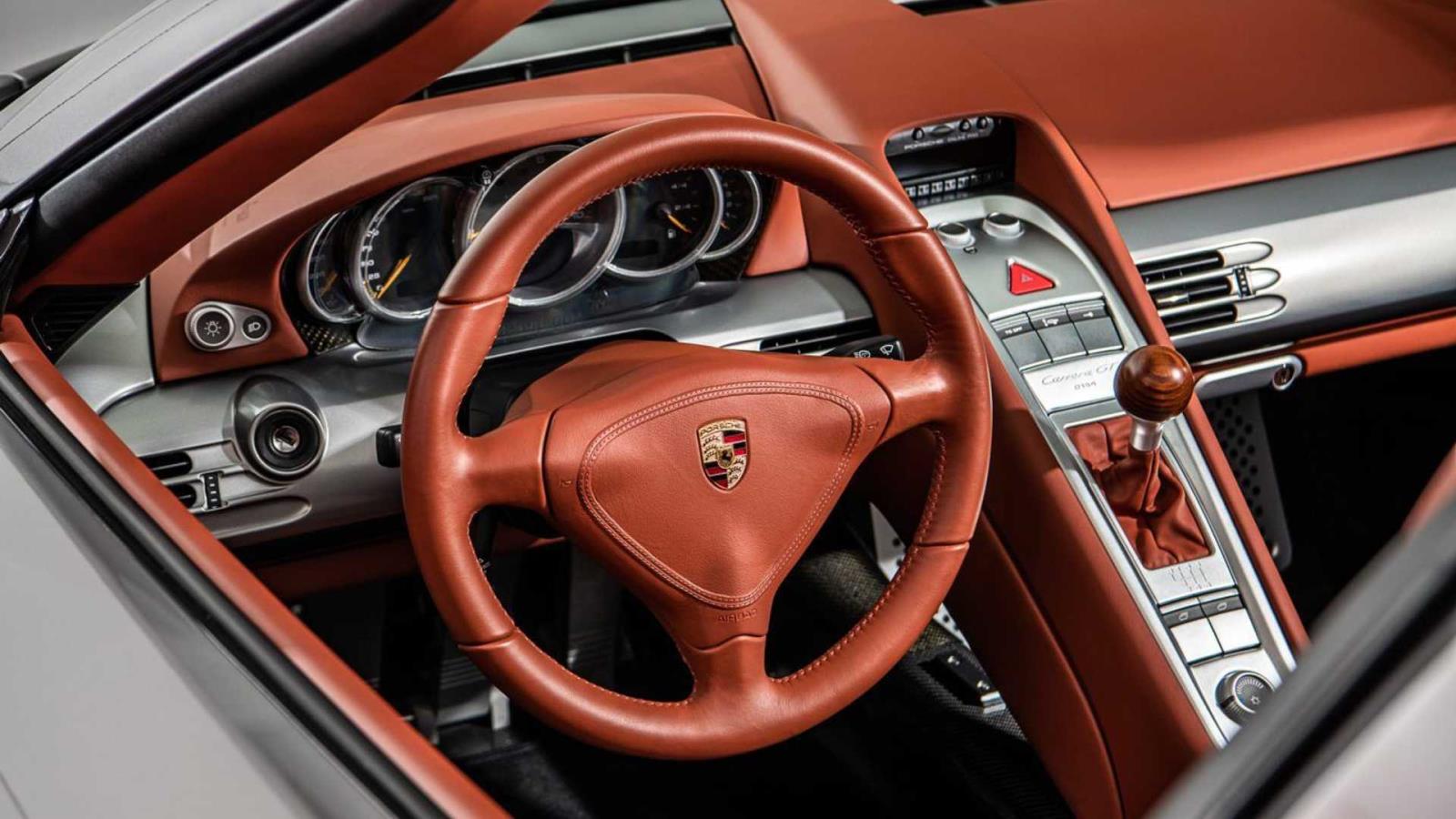 2004 Porsche Carrera GT สุดคลาสสิคของโลก คันที่ 154 จาก 1,270 สัมผัสพื้นเพียง 27 ไมล์ราคา 3.5 ล้านเหรียญ