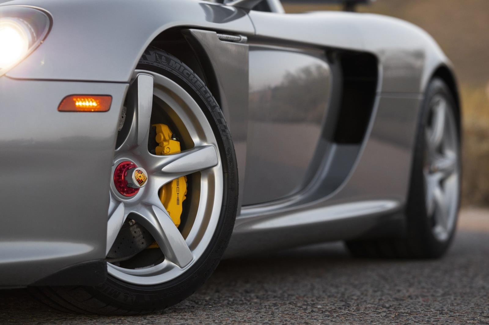2004 Porsche Carrera GT สุดคลาสสิคของโลก คันที่ 154 จาก 1,270 สัมผัสพื้นเพียง 27 ไมล์ราคา 3.5 ล้านเหรียญ
