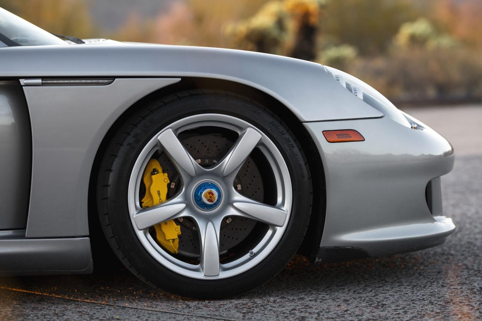 2004 Porsche Carrera GT สุดคลาสสิคของโลก คันที่ 154 จาก 1,270 สัมผัสพื้นเพียง 27 ไมล์ราคา 3.5 ล้านเหรียญ