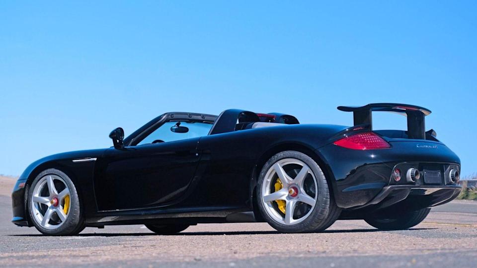 2004 Porsche Carrera GT สุดคลาสสิคของโลก คันที่ 154 จาก 1,270 สัมผัสพื้นเพียง 27 ไมล์ราคา 3.5 ล้านเหรียญ