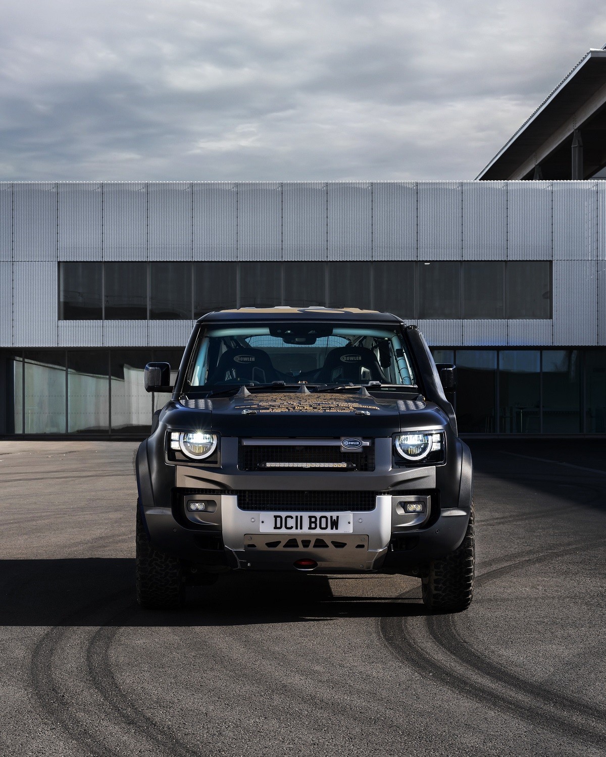 Land Rover Defender Rally รุ่นพิเศษฉลอง 60 ปี ‘James Bond’
