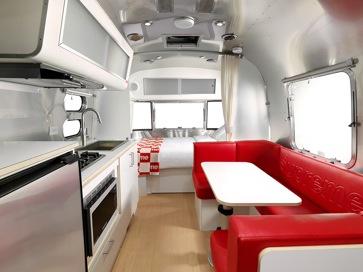 20 คันเท่านั้น!! รถบ้าน Supreme x Airstream Travel Trailer SS22