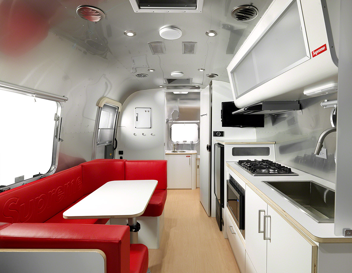 20 คันเท่านั้น!! รถบ้าน Supreme x Airstream Travel Trailer SS22