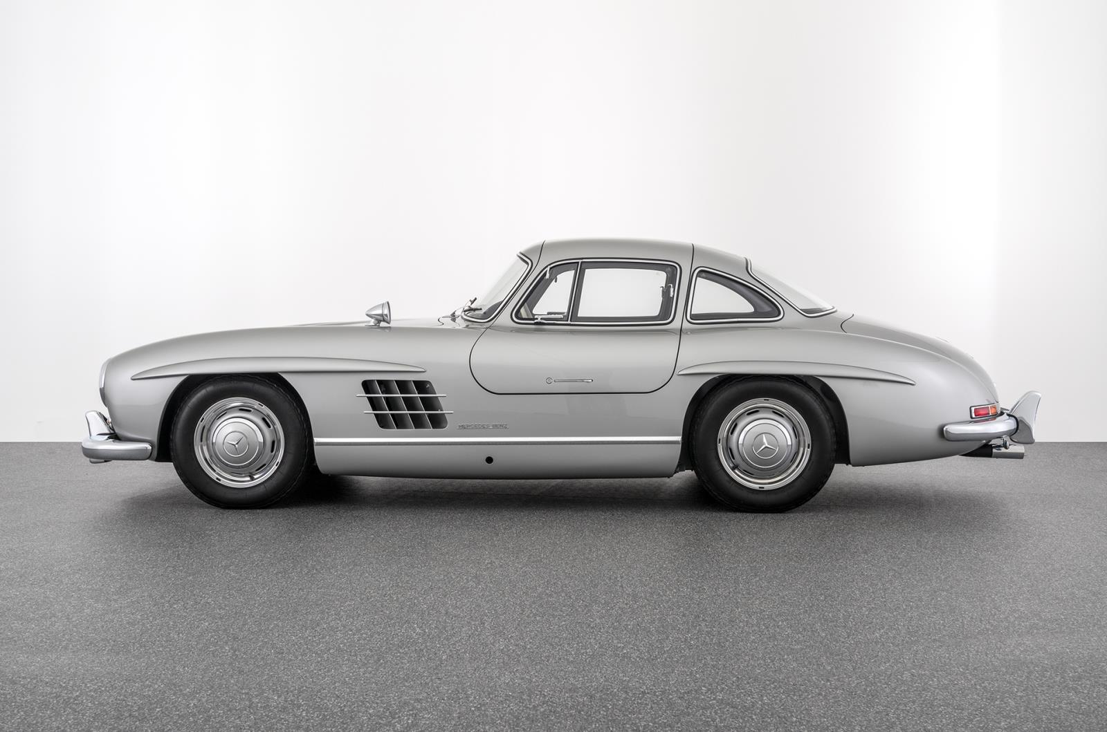 300 SL GULLWING(W 198) งานฝีมือรีสโตร์จากผลงาน BRABUS CLASSIC 6-STAR