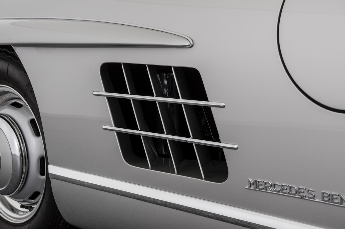 300 SL GULLWING(W 198) งานฝีมือรีสโตร์จากผลงาน BRABUS CLASSIC 6-STAR