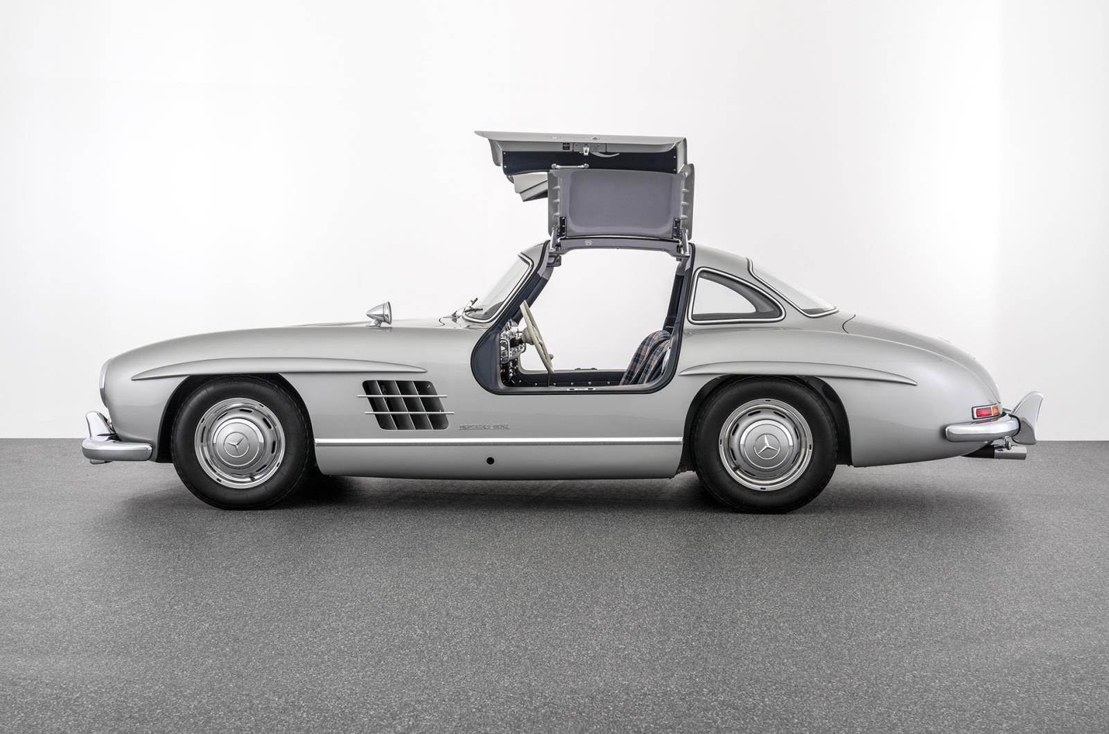 300 SL GULLWING(W 198) งานฝีมือรีสโตร์จากผลงาน BRABUS CLASSIC 6-STAR