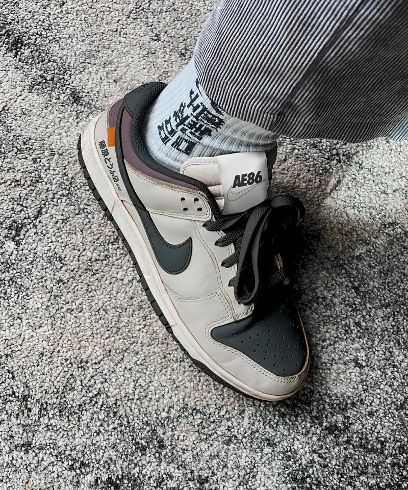Nike Dunk Low AE86 รองเท้าคัสตอมที่ได้แรงบันดาลใจจากรถ Toyota AE86 ของ Takumi Fujiwara ในอนิเมะเรื่อง “Initial D”