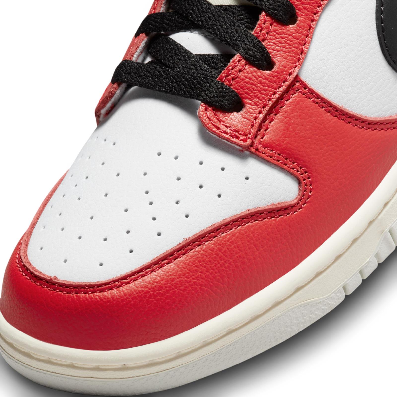 Nike Dunk Low Chicago Split "เเดง-ดำ-ขาว" กับเรื่องราวของสุดยอดทีมแห่งวงการบาสเกตบอล