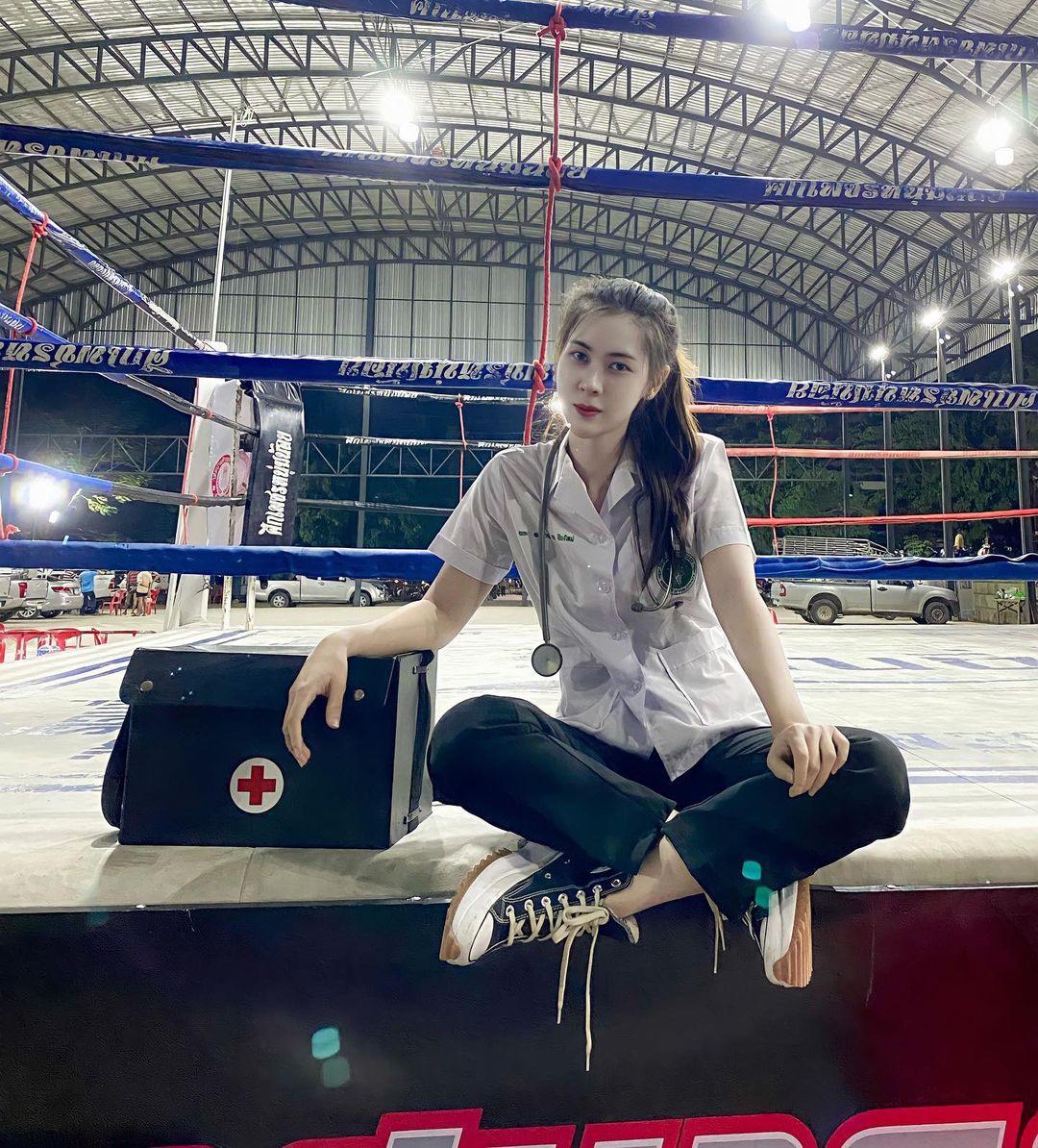 ลงคิวแจ้งเตือนแมตท์นี้ไว้ได้เลย!! คู่ชกที่น่าทะนุถนอมที่สุด ระหว่าง "หมอปิ่น"ดอกไม้งาม บุญลานนามวยไทย  กับ "ใบเฟิร์น” พลอยดารา หยกฟ้ามวยไทยยิม