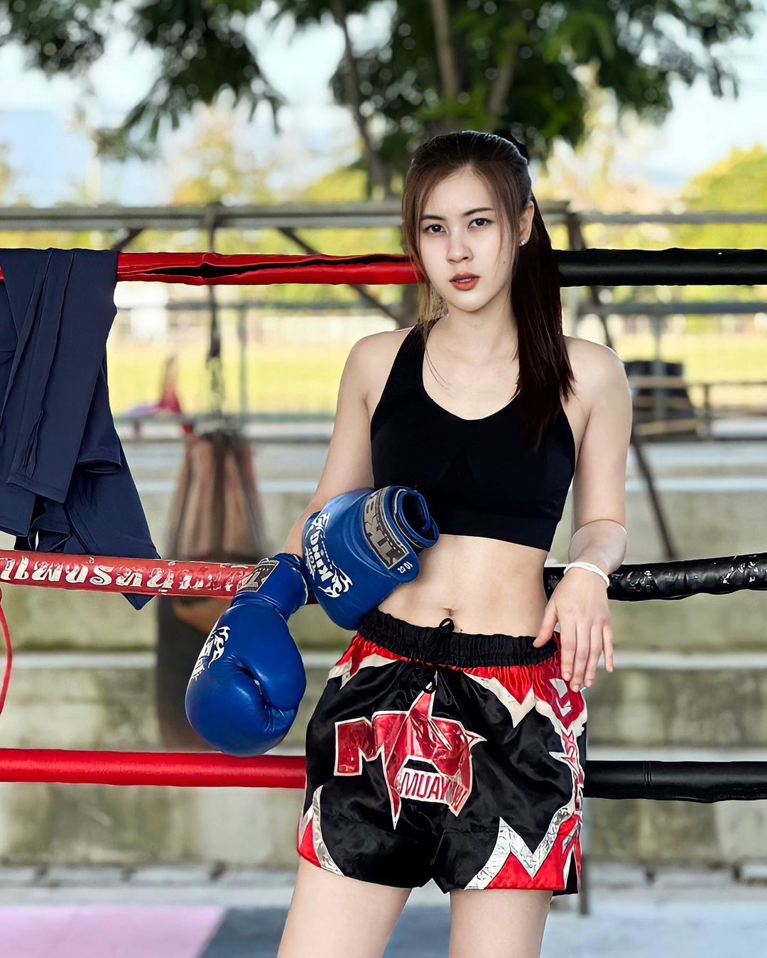 ลงคิวแจ้งเตือนแมตท์นี้ไว้ได้เลย!! คู่ชกที่น่าทะนุถนอมที่สุด ระหว่าง "หมอปิ่น"ดอกไม้งาม บุญลานนามวยไทย  กับ "ใบเฟิร์น” พลอยดารา หยกฟ้ามวยไทยยิม
